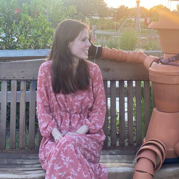 Meet your Posher, Claire - Picture 2 of 3